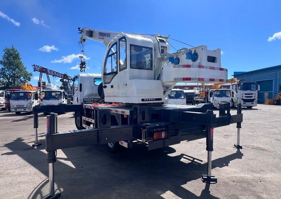 Isuzu Elf - Мобильный кран: фото 5 Isuzu Elf - Мобильный кран: фото 5