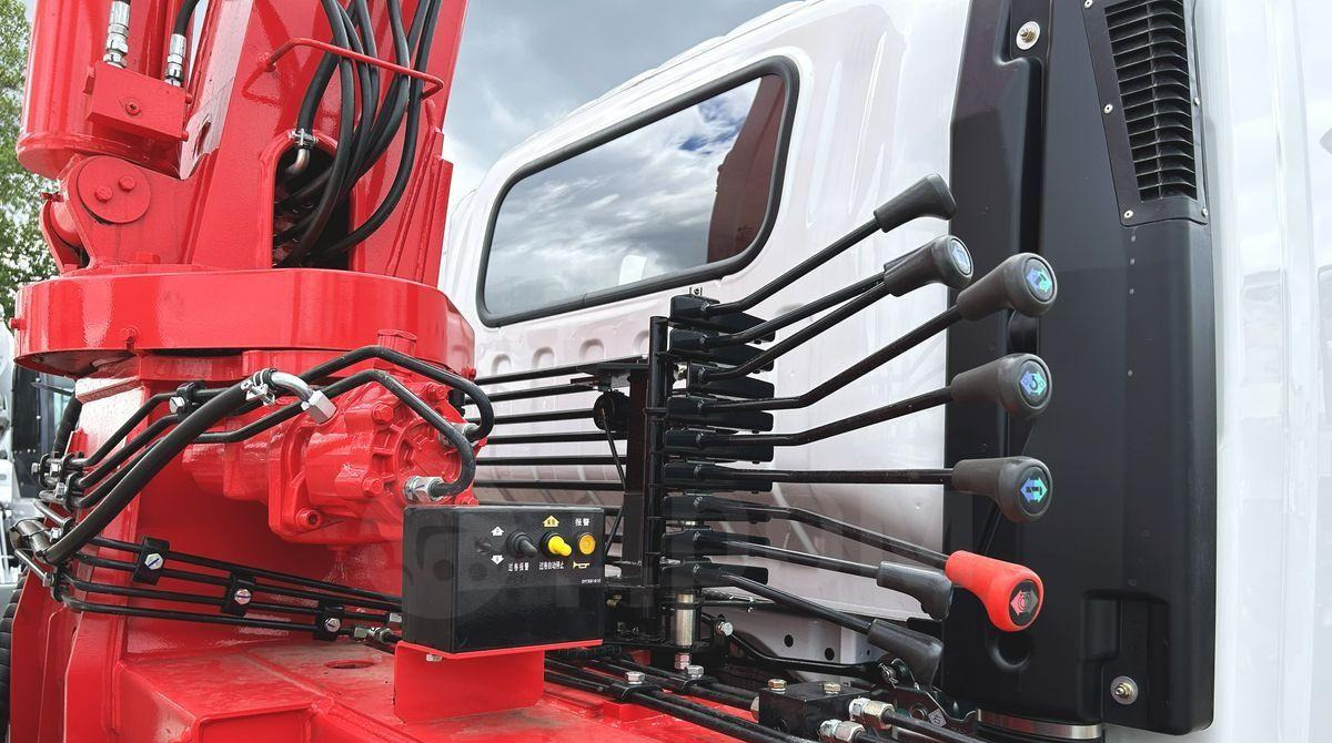 Новый Грузовик бортовой/ Платформа, Автоманипулятор Isuzu Elf: фото 10