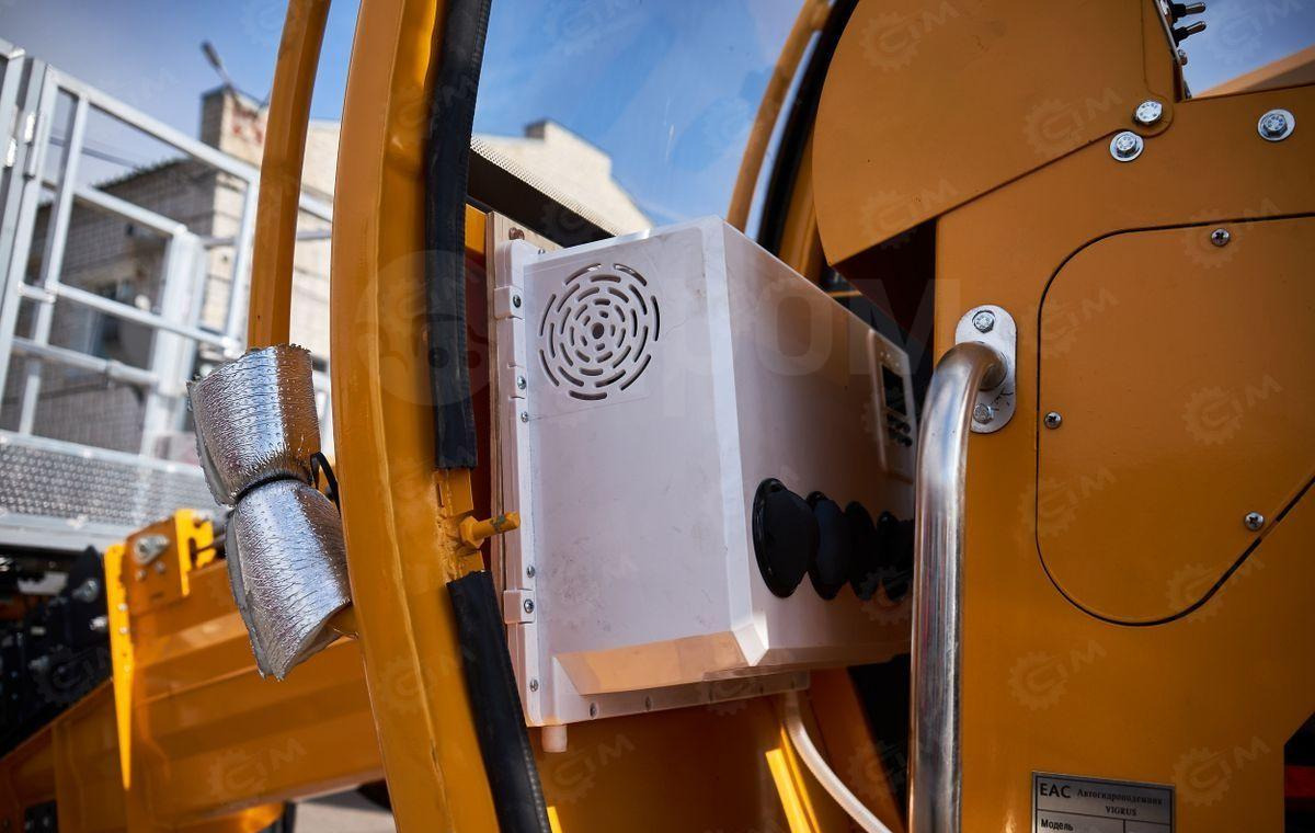 Новый Грузовик с подъемником Isuzu Elf: фото 6