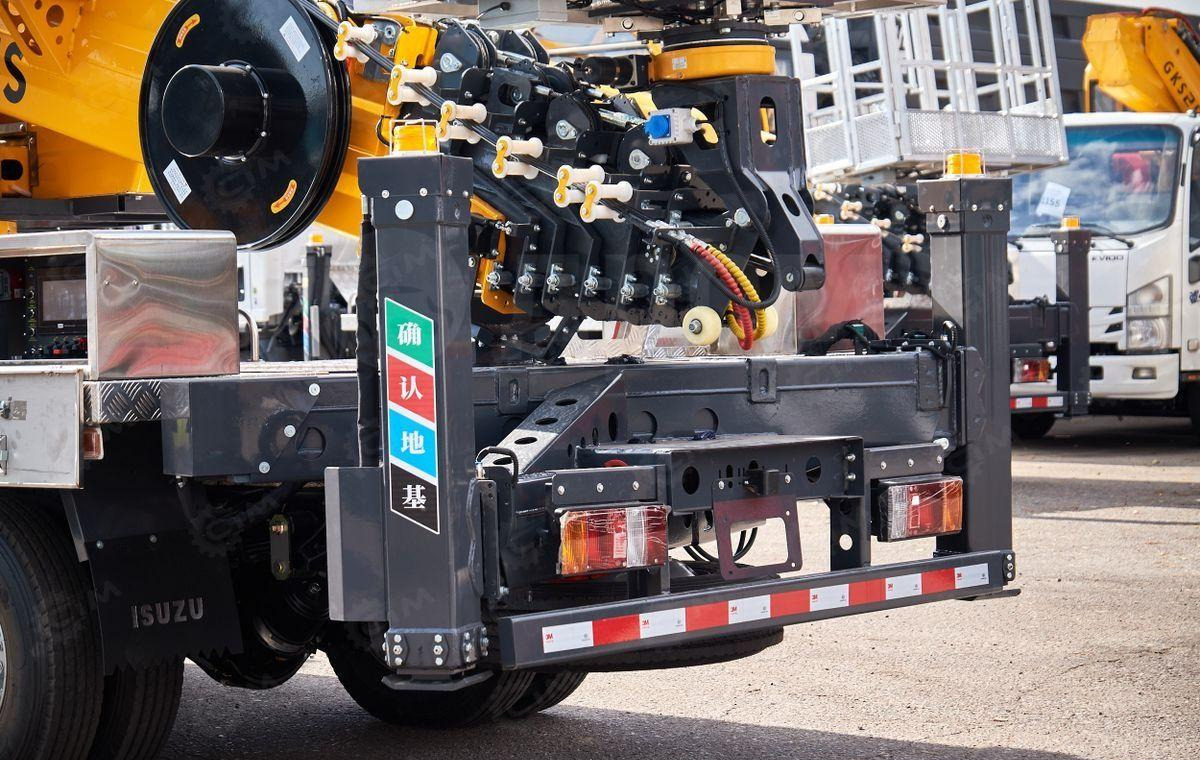 Новый Грузовик с подъемником Isuzu Elf: фото 13