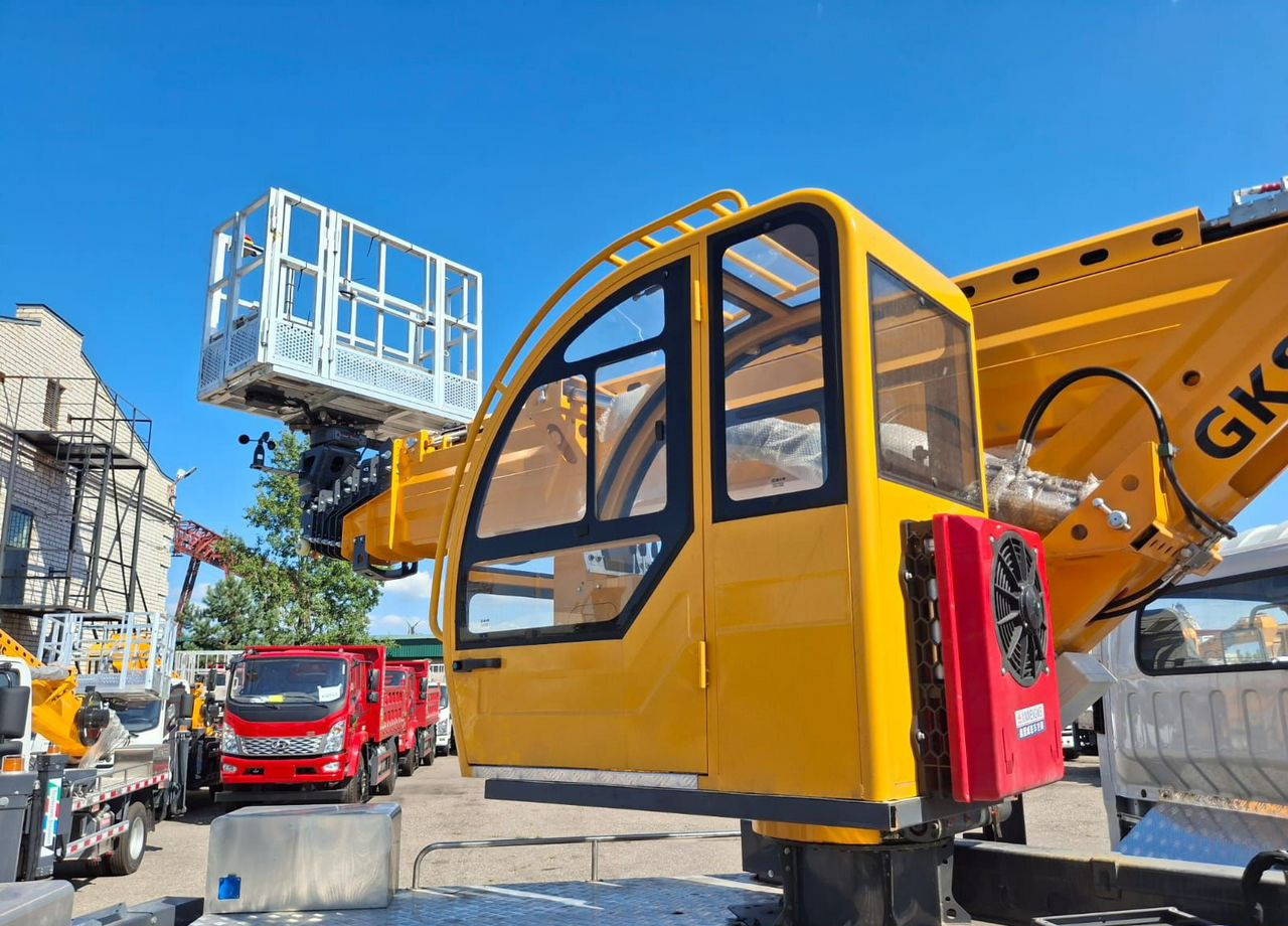 Новый Грузовик с подъемником Isuzu Elf: фото 15