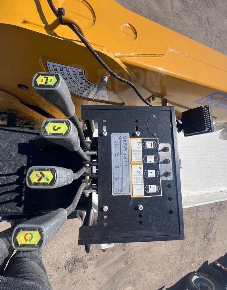 Новый Грузовик бортовой/ Платформа, Автоманипулятор Isuzu Elf: фото 18 Новый Грузовик бортовой/ Платформа, Автоманипулятор Isuzu Elf: фото 18