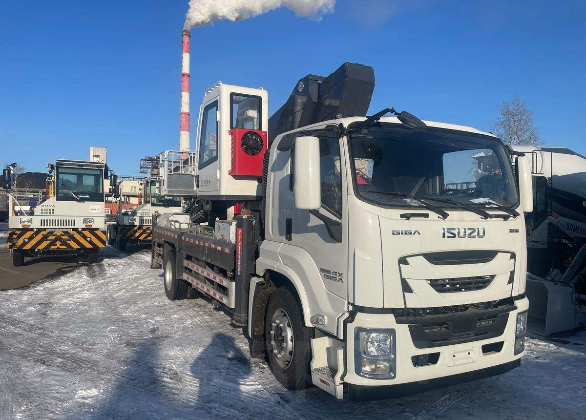 Isuzu Elf - Грузовик с подъемником: фото 1 Isuzu Elf - Грузовик с подъемником: фото 1