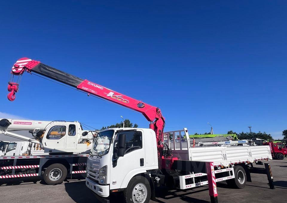 Isuzu Elf - Автоманипулятор: фото 2 Isuzu Elf - Автоманипулятор: фото 2