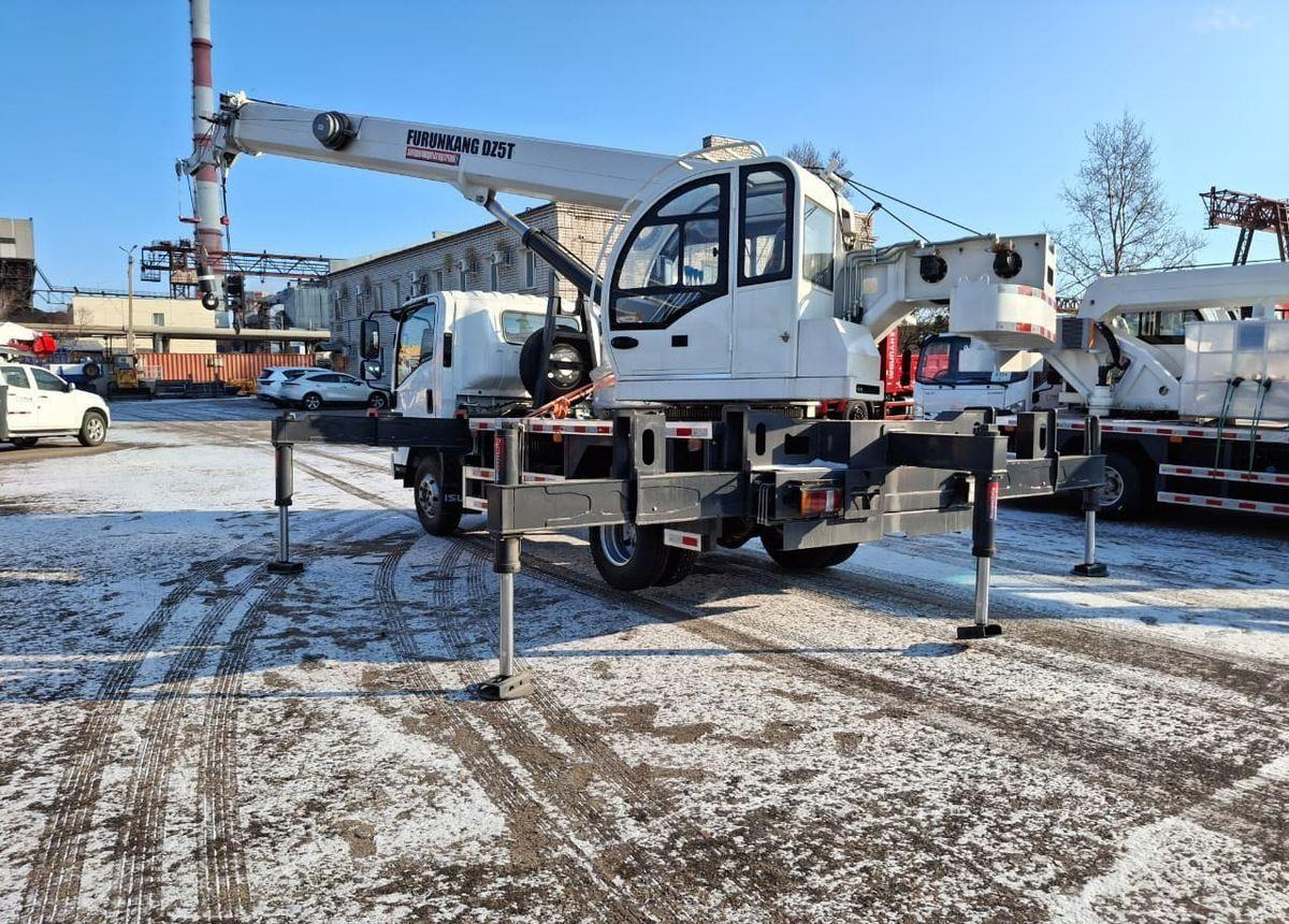 Новый Мобильный кран Isuzu Elf: фото 7