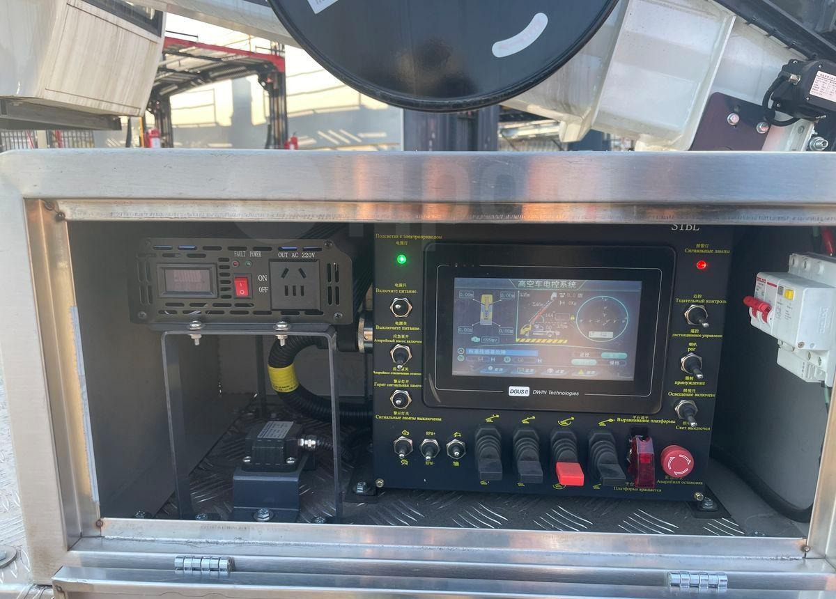 Isuzu Elf - Грузовик с подъемником: фото 3 Isuzu Elf - Грузовик с подъемником: фото 3