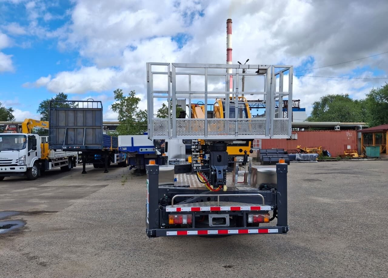 Новый Грузовик с подъемником Isuzu Elf: фото 11