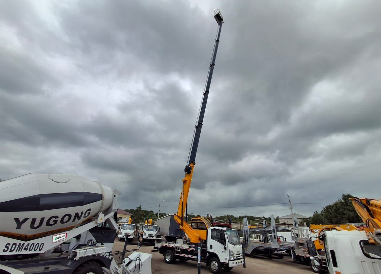 Новый Грузовик с подъемником Isuzu Elf: фото 11