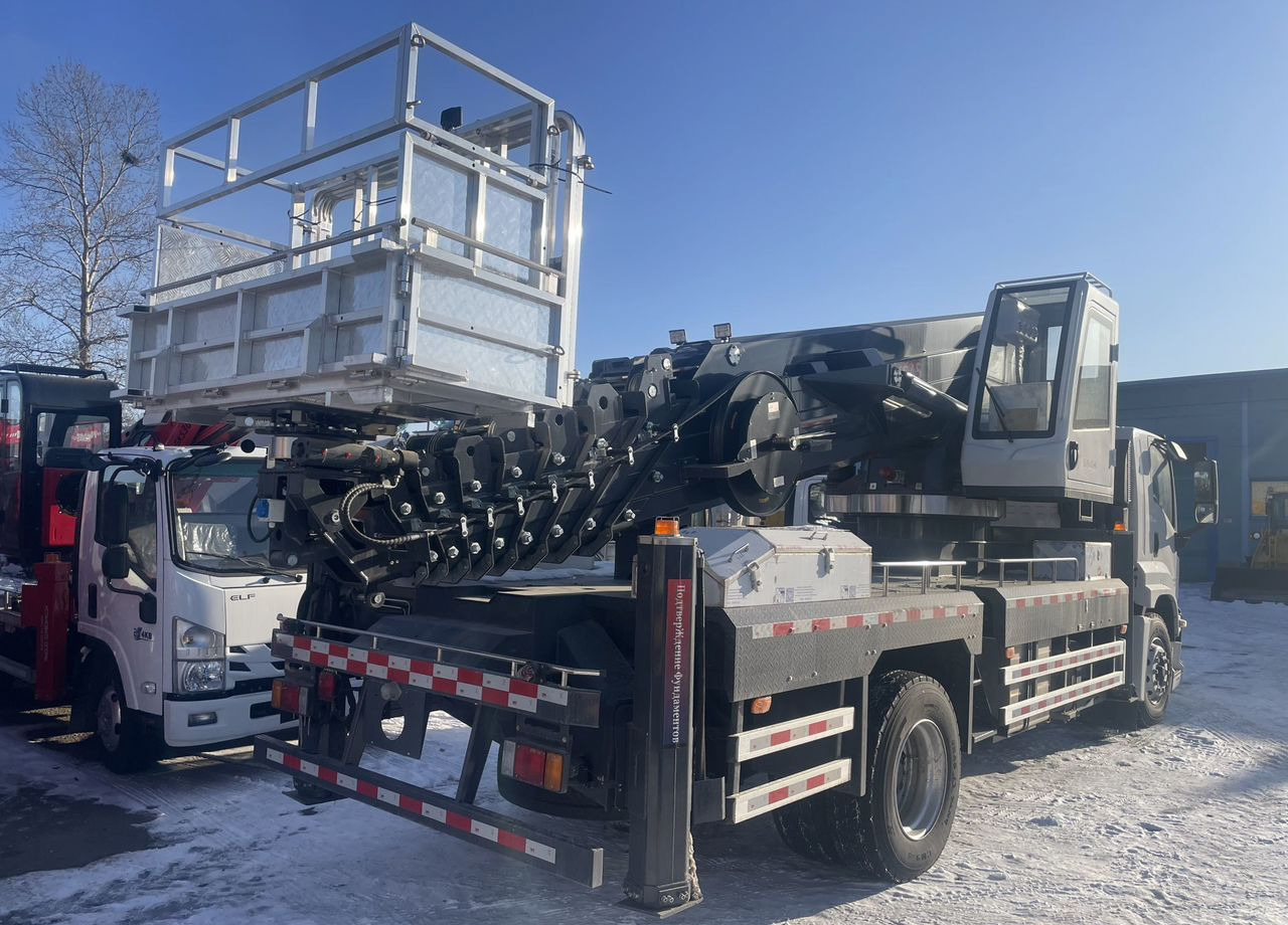 Isuzu Elf - Грузовик с подъемником: фото 3 Isuzu Elf - Грузовик с подъемником: фото 3