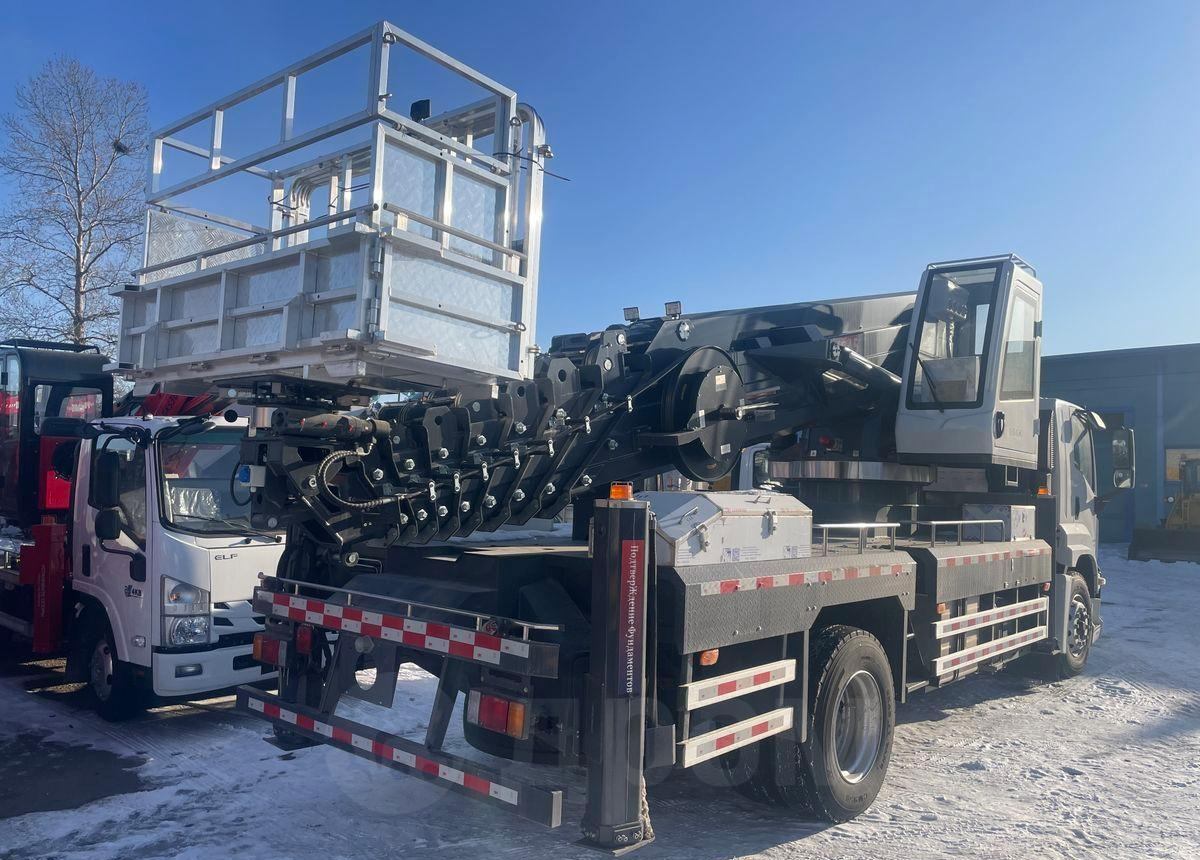 Isuzu Elf - Грузовик с подъемником: фото 3 Isuzu Elf - Грузовик с подъемником: фото 3