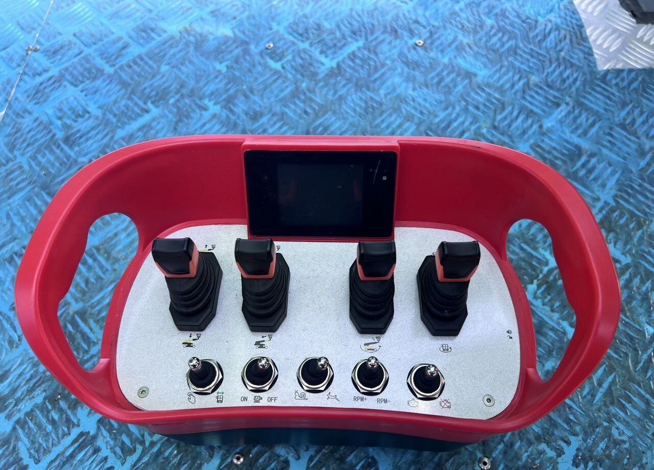 Новый Грузовик с подъемником Isuzu Elf: фото 10