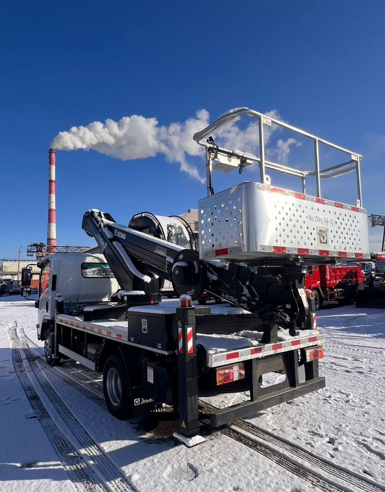 Isuzu Elf - Грузовик с подъемником: фото 5 Isuzu Elf - Грузовик с подъемником: фото 5