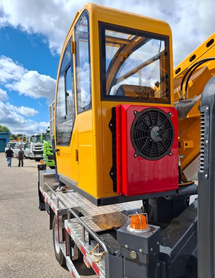 Новый Грузовик с подъемником Isuzu Elf: фото 18