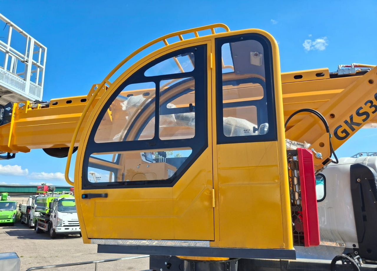 Новый Грузовик с подъемником Isuzu Elf: фото 14