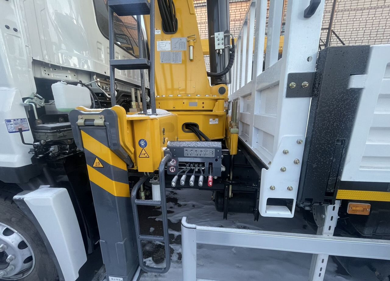 Isuzu Giga (C-series) - Грузовик бортовой/ Платформа, Автоманипулятор: фото 4 Isuzu Giga (C-series) - Грузовик бортовой/ Платформа, Автоманипулятор: фото 4