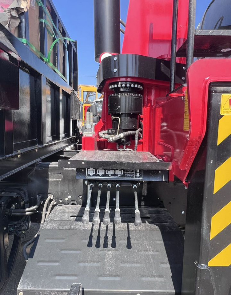 Новый Грузовик бортовой/ Платформа, Автоманипулятор Isuzu Giga (C-series): фото 9 Новый Грузовик бортовой/ Платформа, Автоманипулятор Isuzu Giga (C-series): фото 9