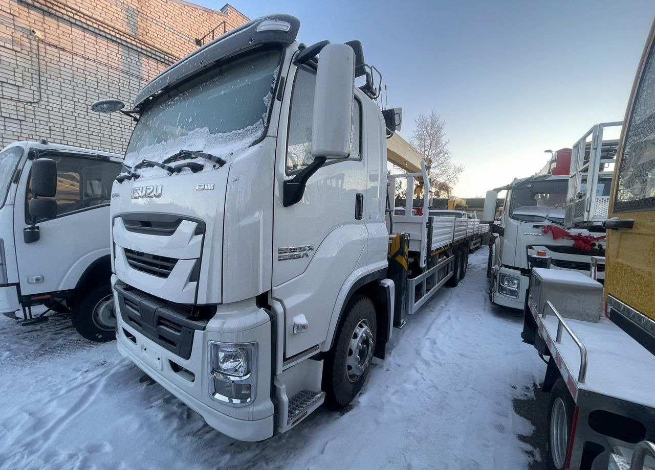 Isuzu Giga (C-series) - Грузовик бортовой/ Платформа, Автоманипулятор: фото 1 Isuzu Giga (C-series) - Грузовик бортовой/ Платформа, Автоманипулятор: фото 1