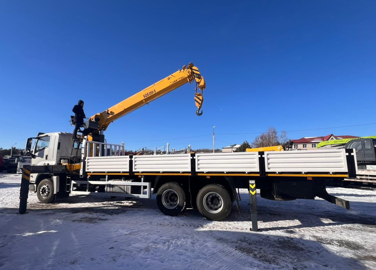 Isuzu Giga (C-series) - Грузовик бортовой/ Платформа, Автоманипулятор: фото 5 Isuzu Giga (C-series) - Грузовик бортовой/ Платформа, Автоманипулятор: фото 5