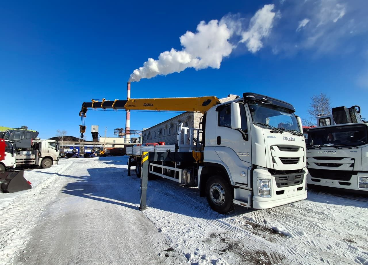Isuzu Giga (C-series) - Грузовик бортовой/ Платформа, Автоманипулятор: фото 1 Isuzu Giga (C-series) - Грузовик бортовой/ Платформа, Автоманипулятор: фото 1