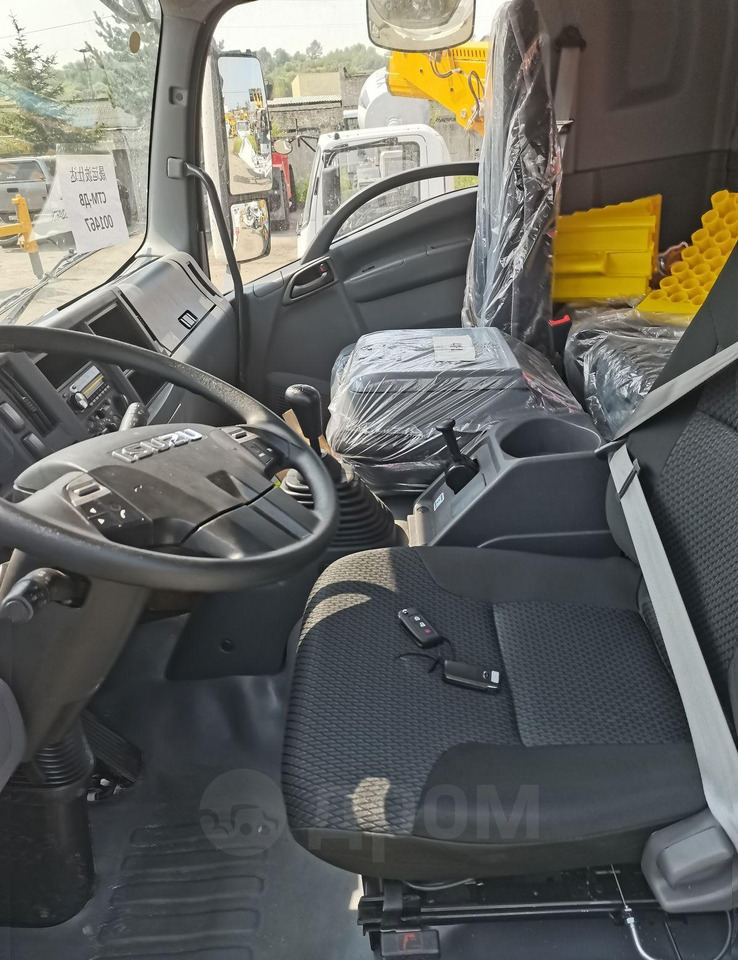 Новый Грузовик бортовой/ Платформа, Автоманипулятор Isuzu Giga: фото 15