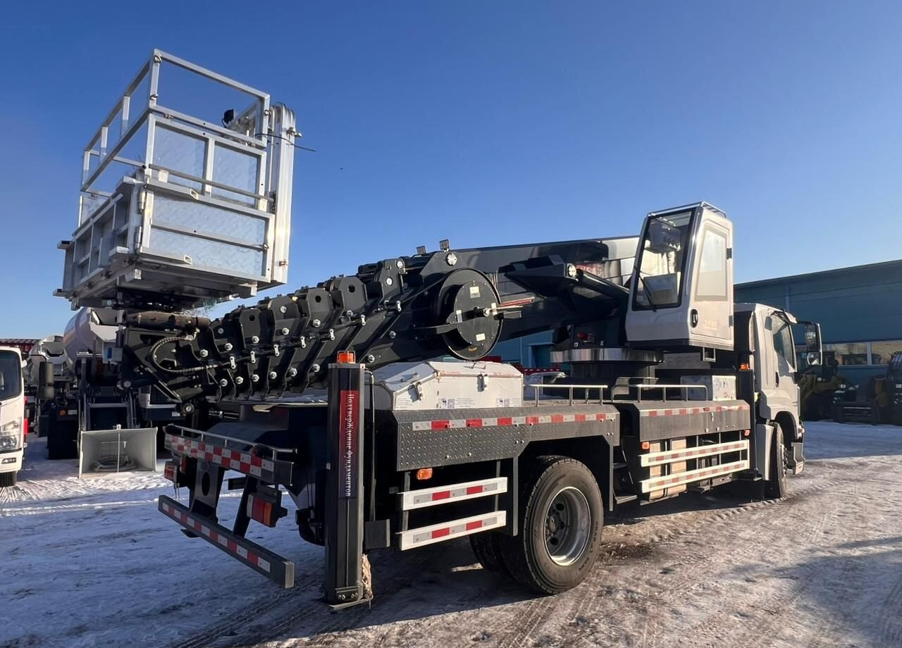 Новый Грузовик с подъемником Isuzu Giga: фото 15