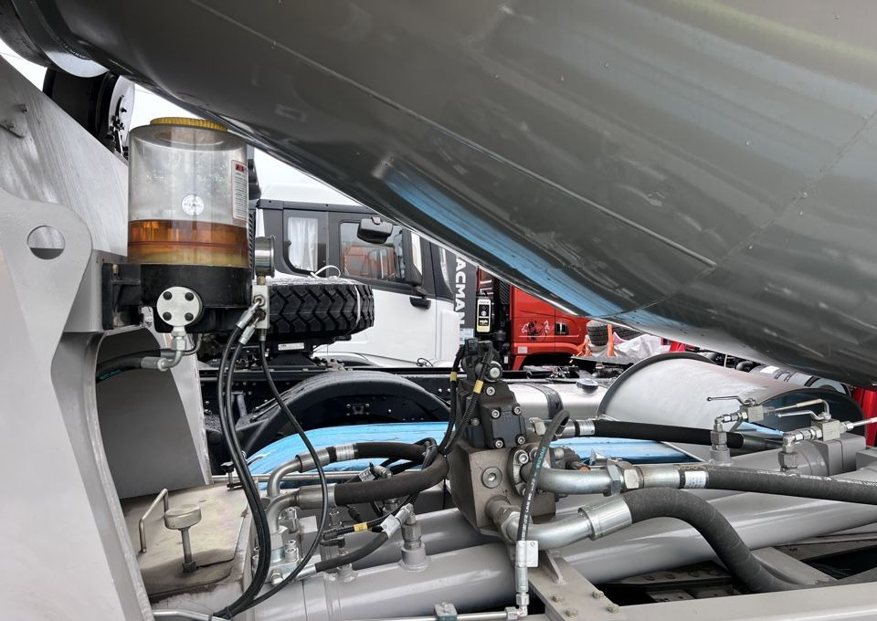 Новый Автобетононасос-смеситель Isuzu Giga: фото 17