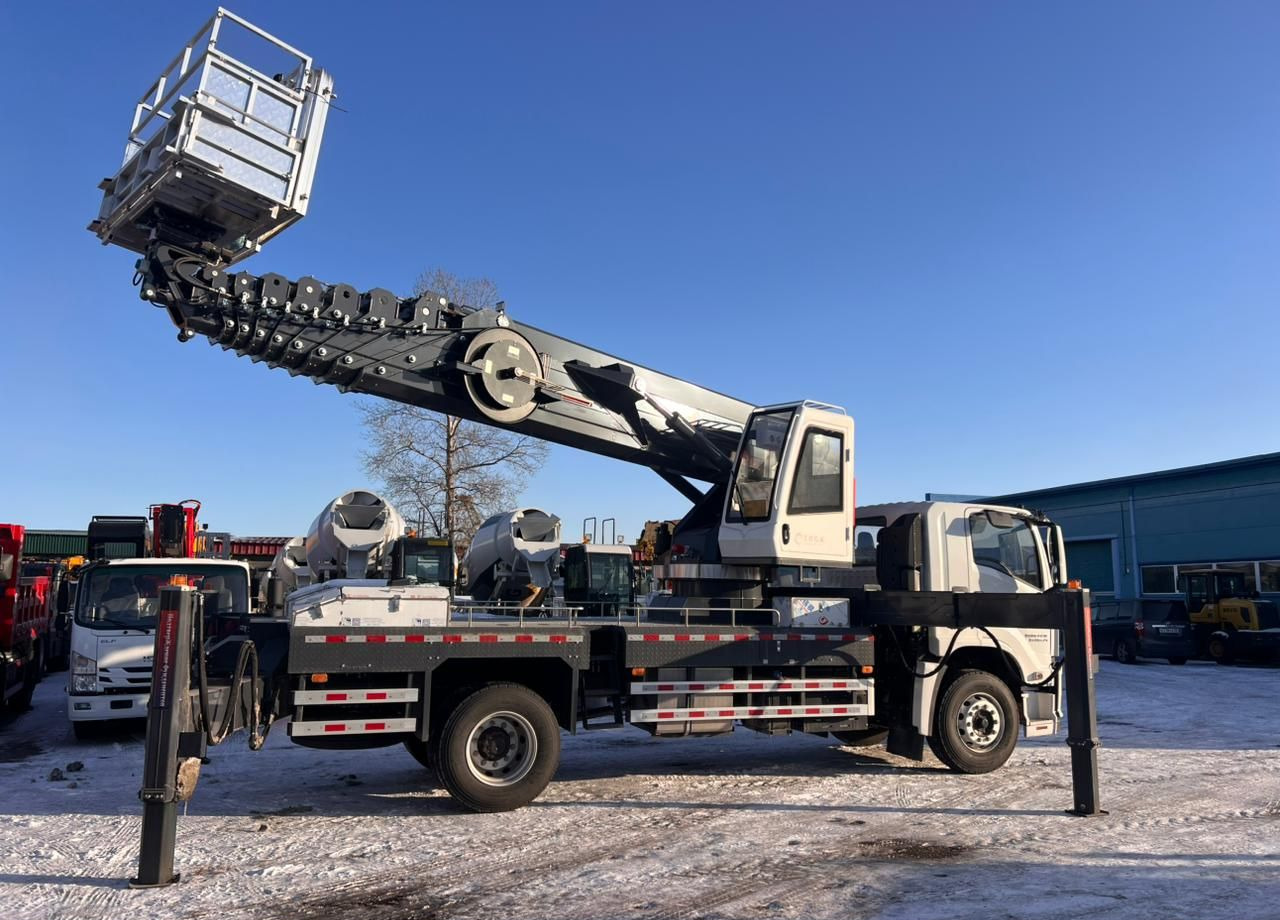 Новый Грузовик с подъемником Isuzu Giga: фото 9