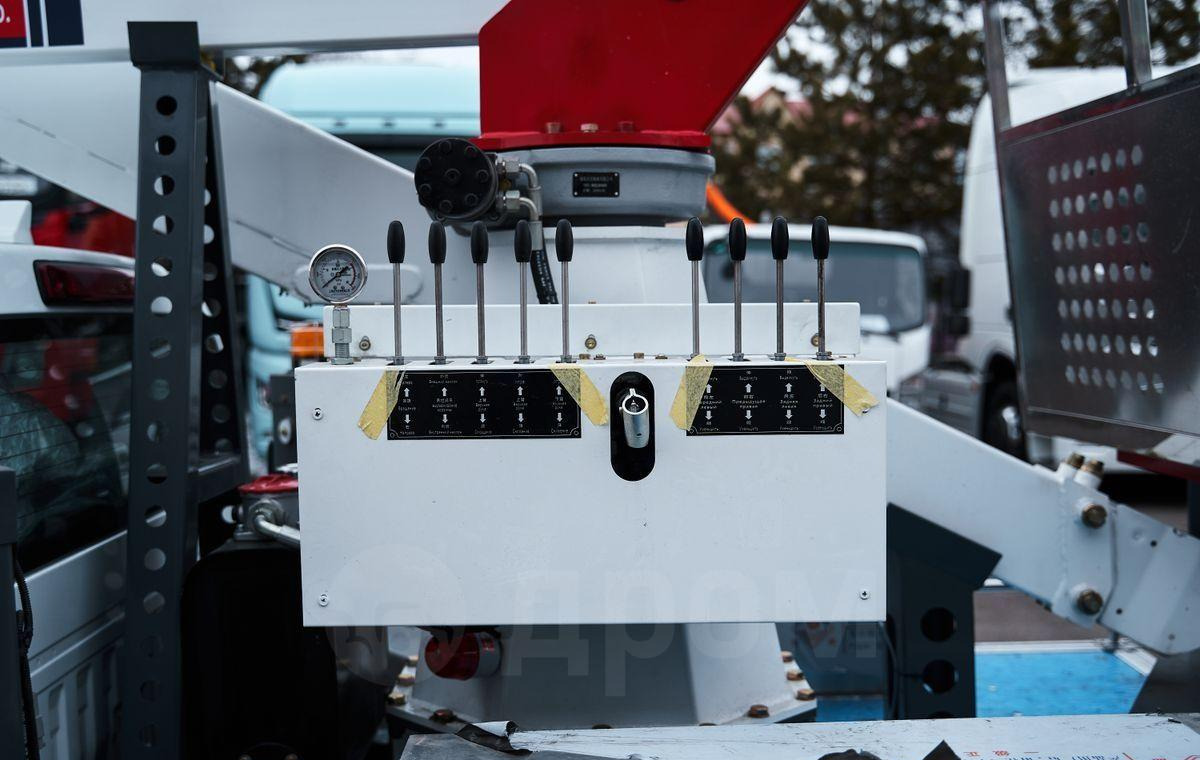 Isuzu Isuzu - Грузовик с подъемником: фото 4 Isuzu Isuzu - Грузовик с подъемником: фото 4