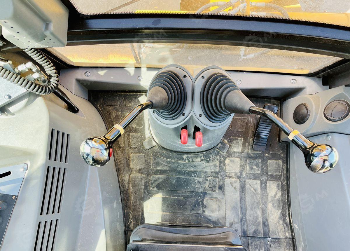 Yugong 45-25 - Экскаватор-погрузчик: фото 4 Yugong 45-25 - Экскаватор-погрузчик: фото 4