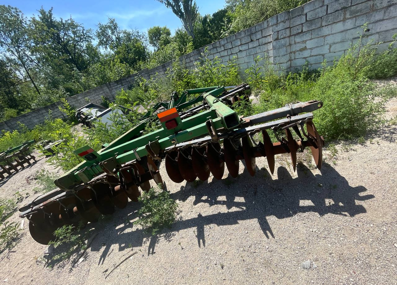 Борона дисковая John Deere 637 - Дисковая борона: фото 1 Борона дисковая John Deere 637 - Дисковая борона: фото 1