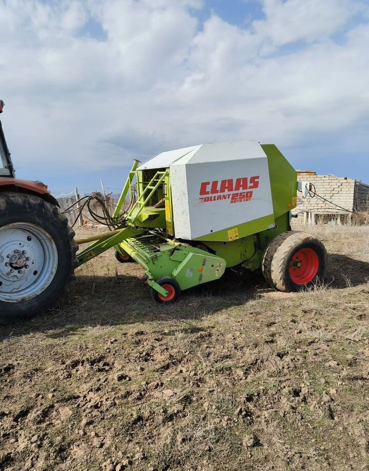 Claas Rollant 250 - Пресс-подборщик рулонный: фото 1 Claas Rollant 250 - Пресс-подборщик рулонный: фото 1