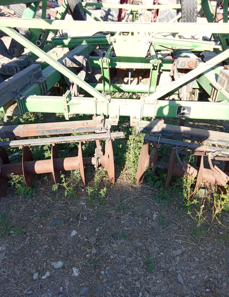 Дисковый глубокорыхлитель John Deere 2720 - Дисковая борона: фото 1 Дисковый глубокорыхлитель John Deere 2720 - Дисковая борона: фото 1