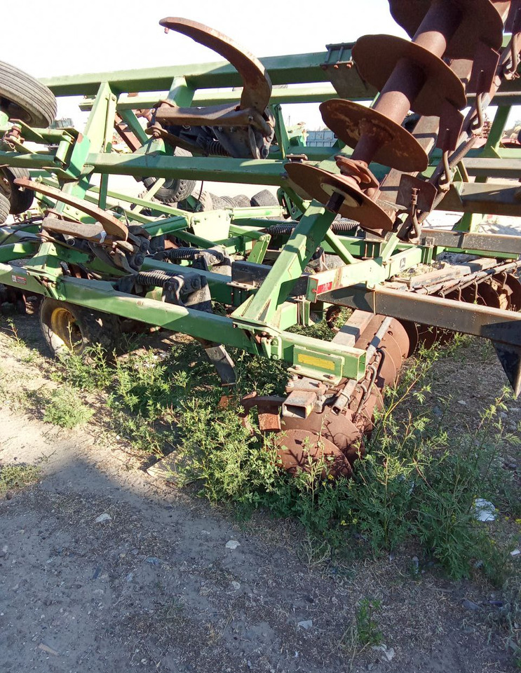 Дисковый глубокорыхлитель John Deere 2720 - Дисковая борона: фото 3 Дисковый глубокорыхлитель John Deere 2720 - Дисковая борона: фото 3