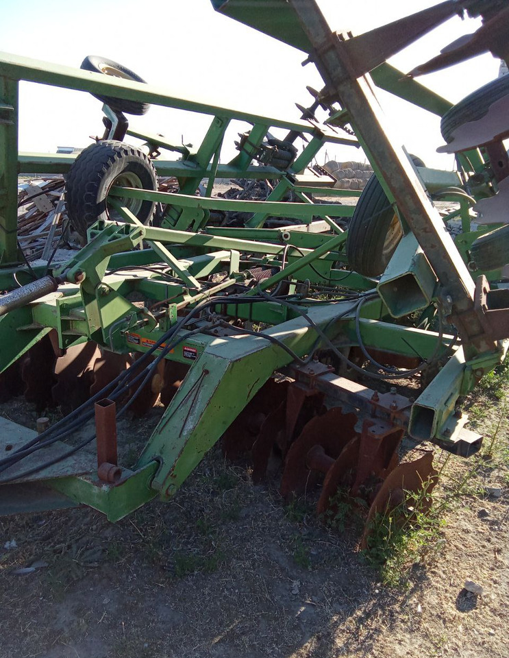 Дисковый глубокорыхлитель John Deere 2720 - Дисковая борона: фото 2 Дисковый глубокорыхлитель John Deere 2720 - Дисковая борона: фото 2