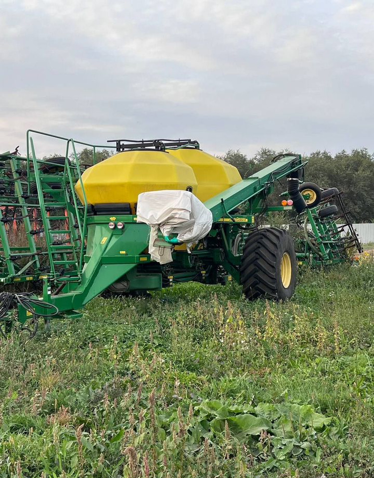 John Deere 1910 - Другая техника: фото 1 John Deere 1910 - Другая техника: фото 1
