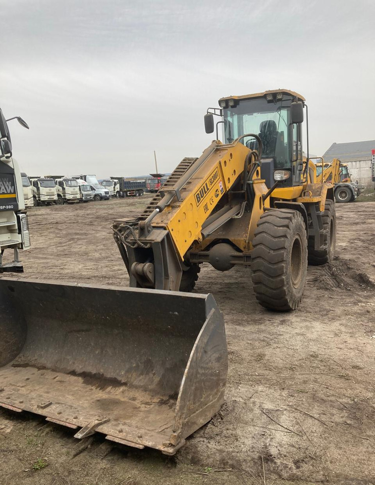 Фронтальный погрузчик Bull SL300Т - Телескопический фронтальный погрузчик: фото 2 Фронтальный погрузчик Bull SL300Т - Телескопический фронтальный погрузчик: фото 2