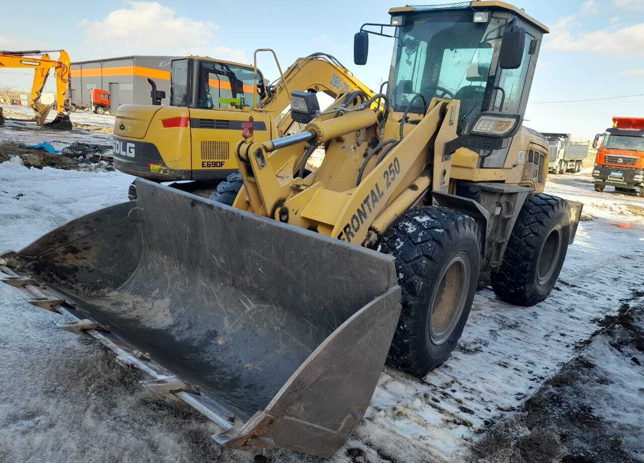 Фронтальный погрузчик FRONTAL 250 - Колёсный погрузчик: фото 3 Фронтальный погрузчик FRONTAL 250 - Колёсный погрузчик: фото 3