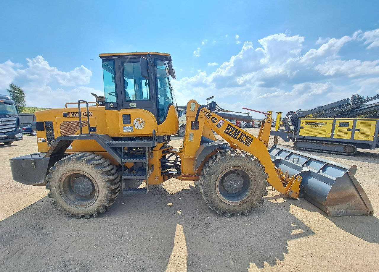 Фронтальный погрузчик HZM XC300 - Колёсный погрузчик: фото 2 Фронтальный погрузчик HZM XC300 - Колёсный погрузчик: фото 2