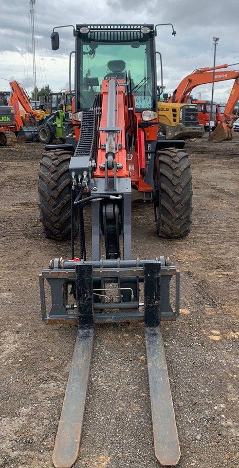 Фронтальный погрузчик MOLOT TL250 - Телескопический фронтальный погрузчик: фото 1 Фронтальный погрузчик MOLOT TL250 - Телескопический фронтальный погрузчик: фото 1