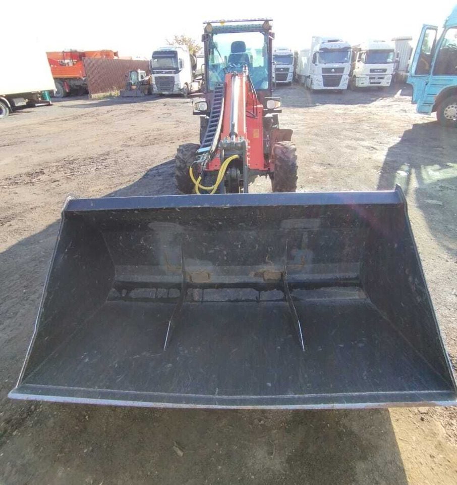 Фронтальный погрузчик REDSTAR TL1500 - Телескопический фронтальный погрузчик: фото 2 Фронтальный погрузчик REDSTAR TL1500 - Телескопический фронтальный погрузчик: фото 2