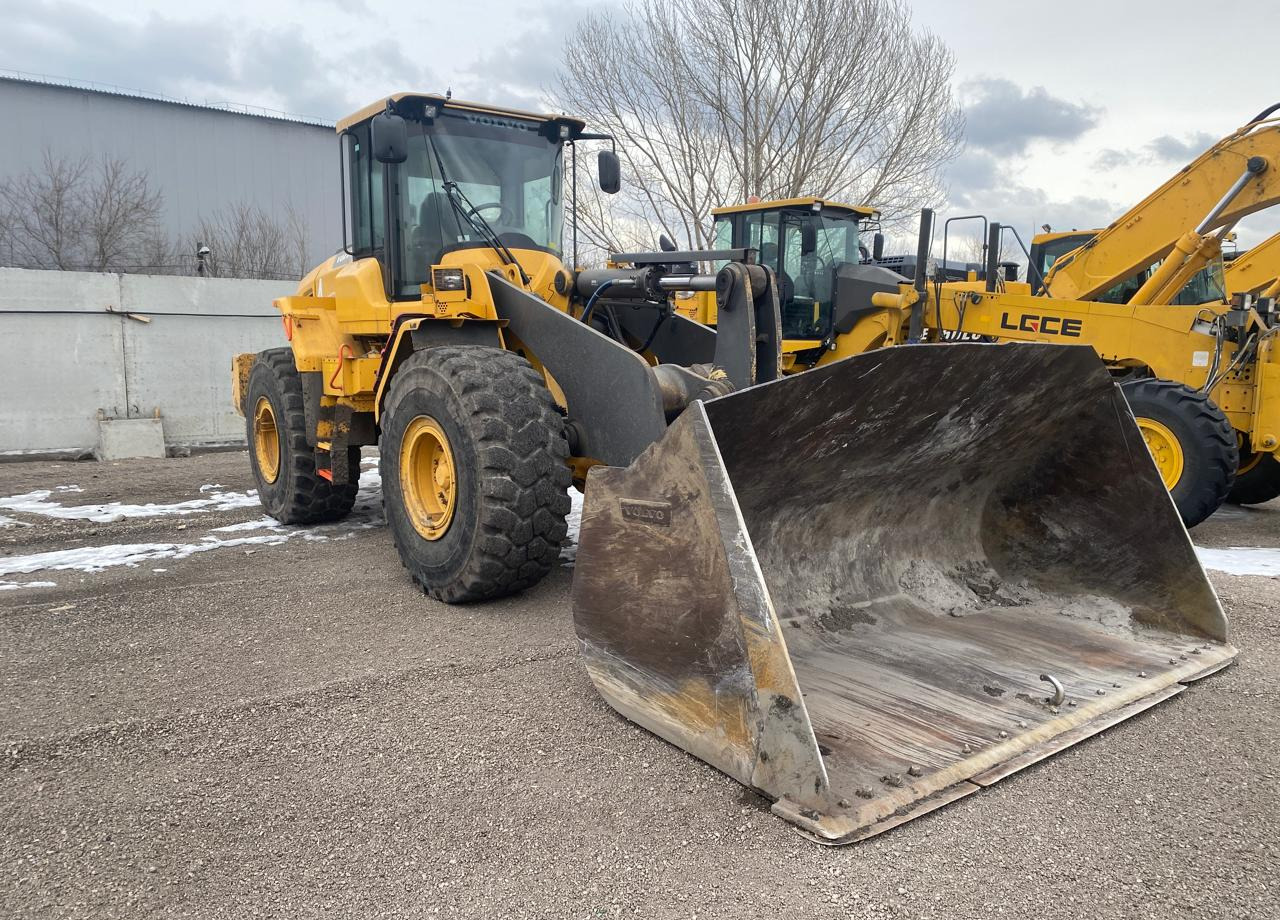 Фронтальный погрузчик Volvo L120GZ - Колёсный погрузчик: фото 1 Фронтальный погрузчик Volvo L120GZ - Колёсный погрузчик: фото 1
