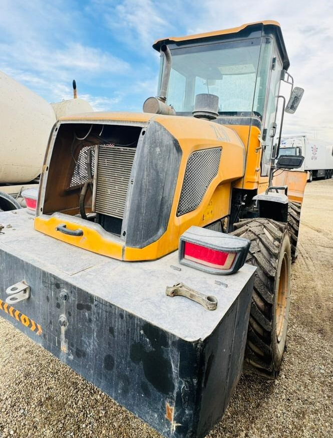 Фронтальный погрузчик YIGONG ZL30 - Колёсный погрузчик: фото 5 Фронтальный погрузчик YIGONG ZL30 - Колёсный погрузчик: фото 5