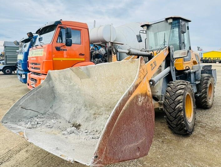 Фронтальный погрузчик YIGONG ZL30 - Колёсный погрузчик: фото 3 Фронтальный погрузчик YIGONG ZL30 - Колёсный погрузчик: фото 3