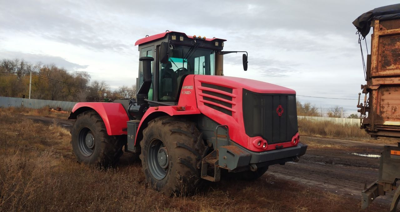 Кировец К-742 - Трактор: фото 1 Кировец К-742 - Трактор: фото 1