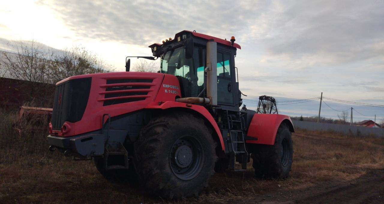 Кировец К-742 - Трактор: фото 2 Кировец К-742 - Трактор: фото 2
