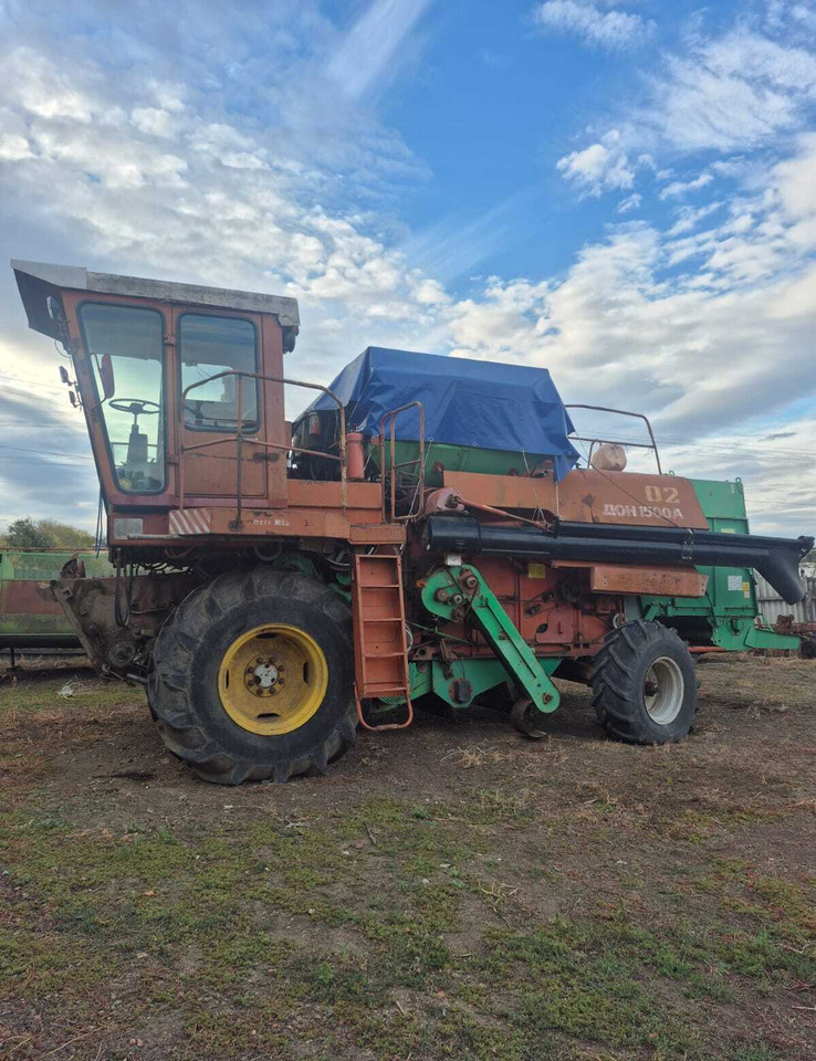 Комбайн Дон-1500 А - Зерноуборочный комбайн: фото 1 Комбайн Дон-1500 А - Зерноуборочный комбайн: фото 1