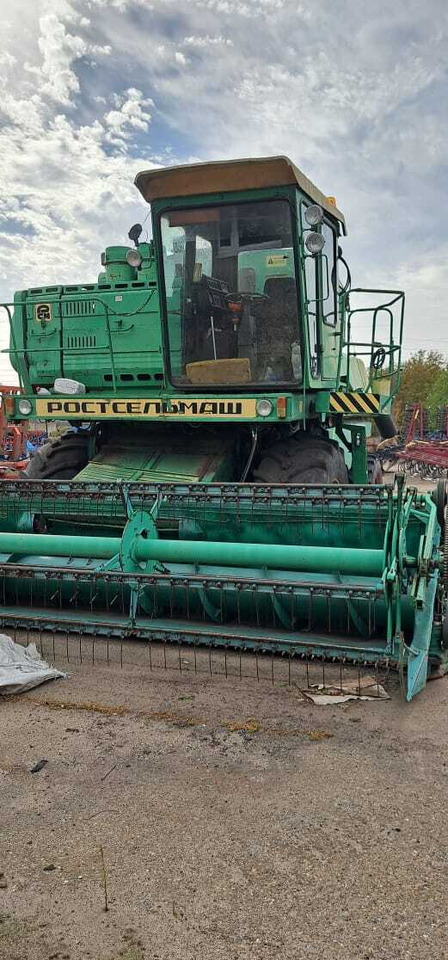 Комбайн Дон-1500 Б - Зерноуборочный комбайн: фото 1 Комбайн Дон-1500 Б - Зерноуборочный комбайн: фото 1