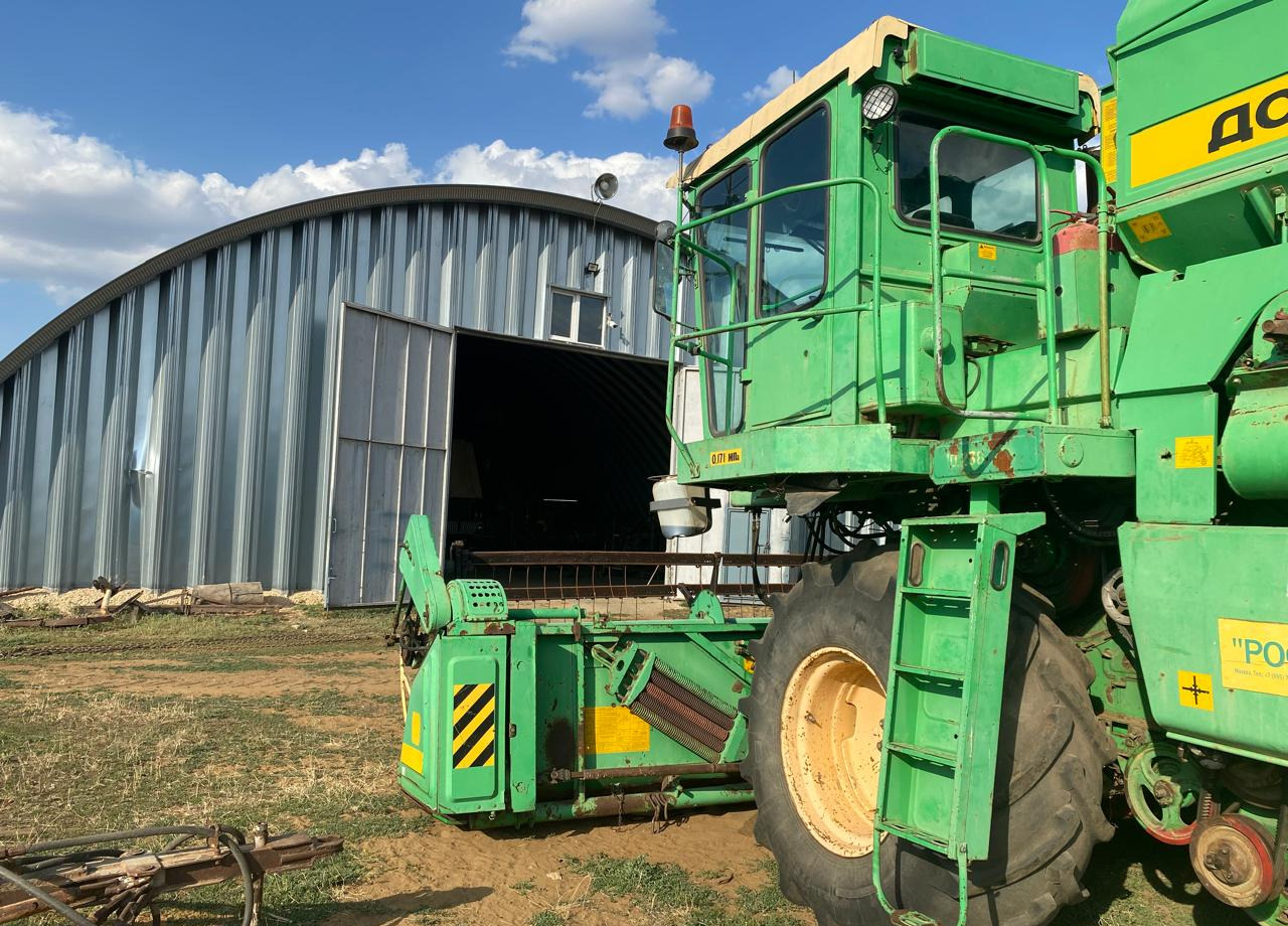 Комбайн Дон-1500 Б - Зерноуборочный комбайн: фото 1 Комбайн Дон-1500 Б - Зерноуборочный комбайн: фото 1