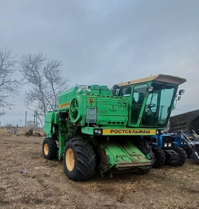 Комбайн Дон 1500Б - Зерноуборочный комбайн: фото 1 Комбайн Дон 1500Б - Зерноуборочный комбайн: фото 1