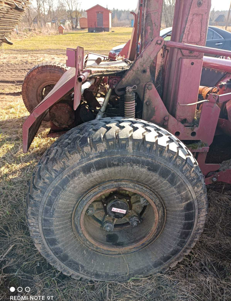 Комбайн Гомсельмаш КДП-3000 (Палессе FT40) - Прицепной кормоуборочный комбайн: фото 4 Комбайн Гомсельмаш КДП-3000 (Палессе FT40) - Прицепной кормоуборочный комбайн: фото 4